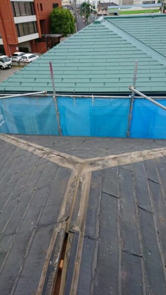 さいたま市にて屋根修理〈スレートからスパーガルテクト〉の施工前写真
